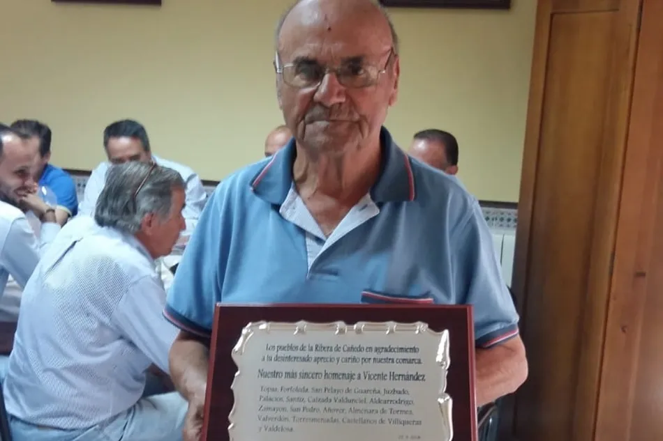 Foto 2 - Sincero homenaje de los pueblos de la Ribera de Ca&ntilde;edo a Vicente Hern&aacute;ndez