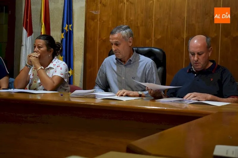 Sonia Sánchez, Jesús Blázquez y Manuel Iglesias durante la sesión plenaria