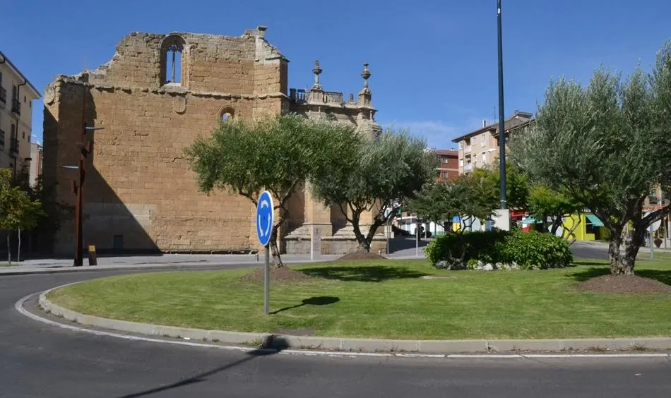 Un joven de 14 años resulta herido en el impacto de un turismo y una bici en la rotonda del Cruce  