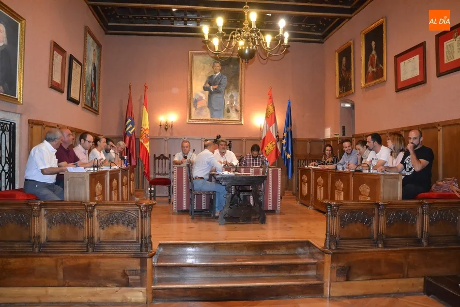 Foto 4 - Aprobadas por unanimidad las &uacute;ltimas ordenanzas de la legislatura en un Pleno que &lsquo;acab&oacute;&rsquo; en...