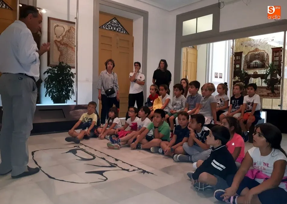 Foto 5 - Los alumnos de Primaria del colegio Liminares conocen la cultura popular de &ldquo;los Pliegos de...