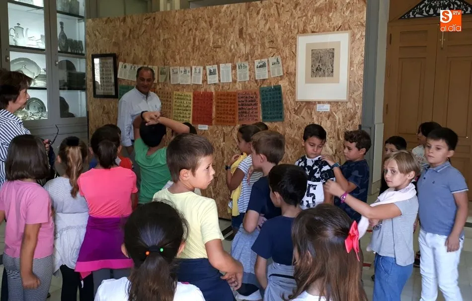 Foto 4 - Los alumnos de Primaria del colegio Liminares conocen la cultura popular de &ldquo;los Pliegos de...