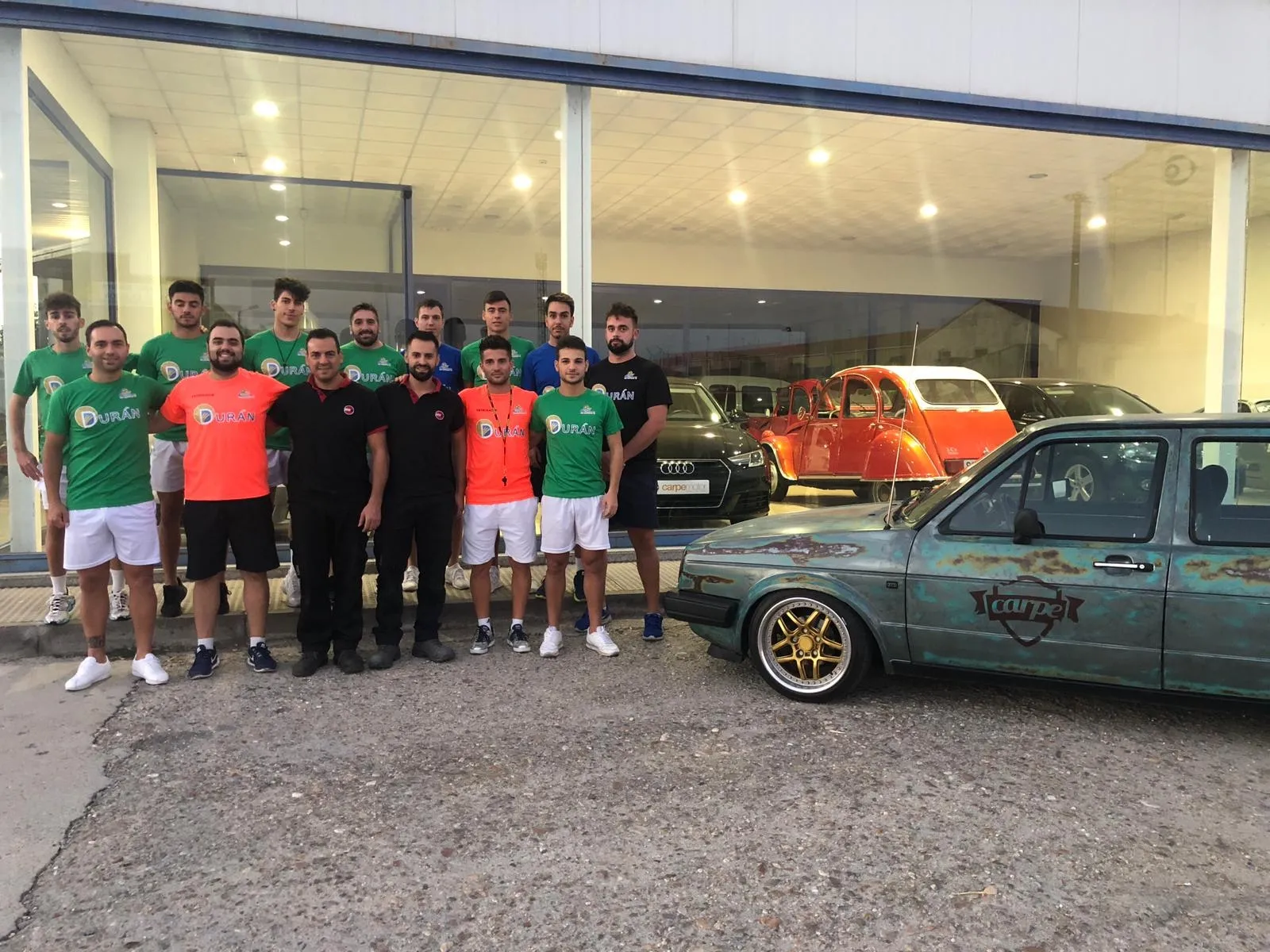 El primer equipo visitó las instalaciones de Carpe Motor