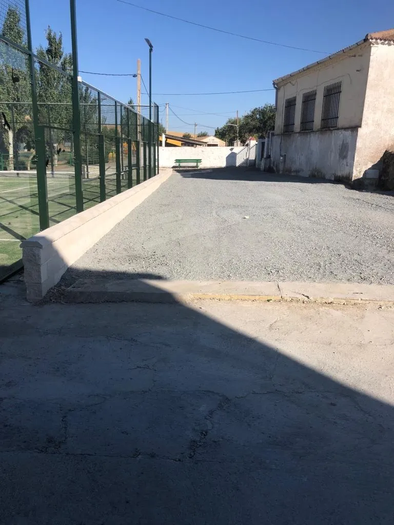 Foto 4 - Galinduste estrena un nuevo parque infantil y una pista de p&aacute;del