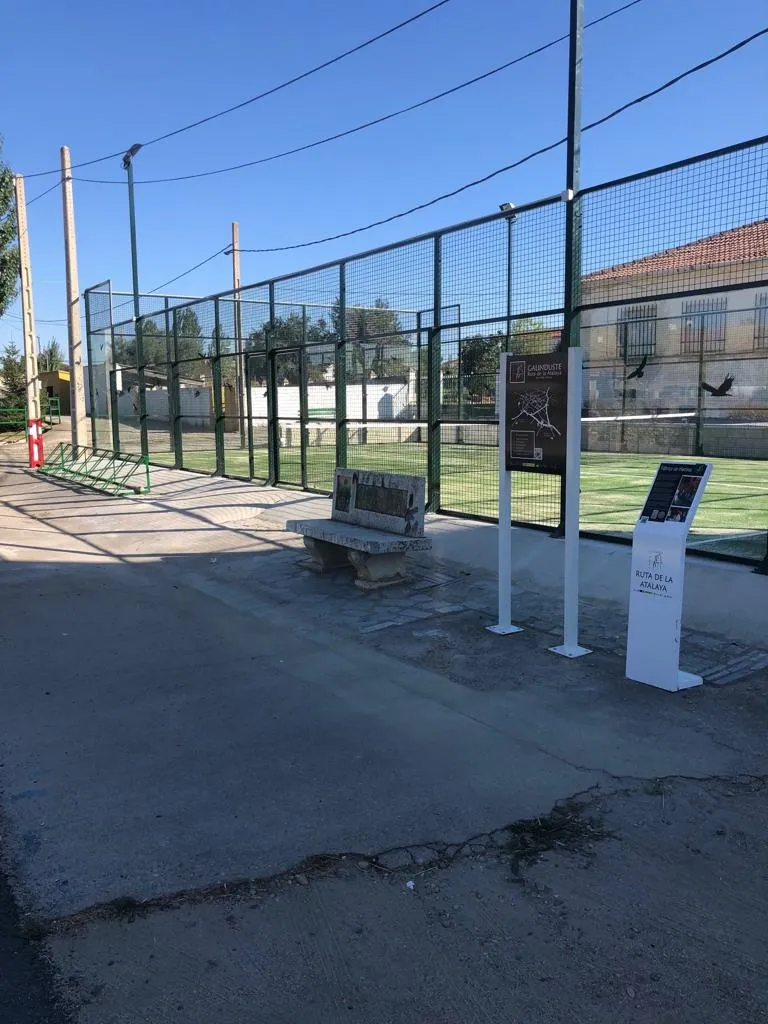 Foto 2 - Galinduste estrena un nuevo parque infantil y una pista de p&aacute;del