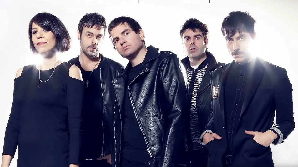 Dorian son: Marc Dorian (composición, voz, letras, guitarra, bases), Belly Hernández (composición, arreglos, armonías, piano, sintetizadores), Bart Sanz (bajos), Lisandro Montes (composición, guitarras, sintetizadores, armonías) y Víctor López (batería, p