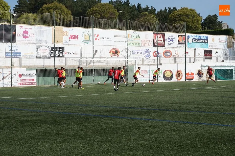 Foto 7 - El CD Guijuelo no quiere dormirse tras la victoria en el Helm&aacute;ntico y espera un duro partido el...