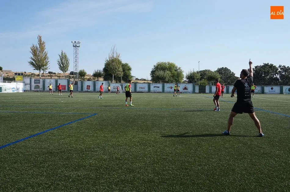 Foto 5 - El CD Guijuelo no quiere dormirse tras la victoria en el Helm&aacute;ntico y espera un duro partido el...