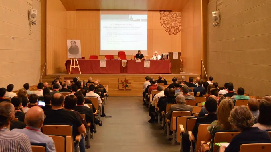 La rectora interviene durante la mañana.