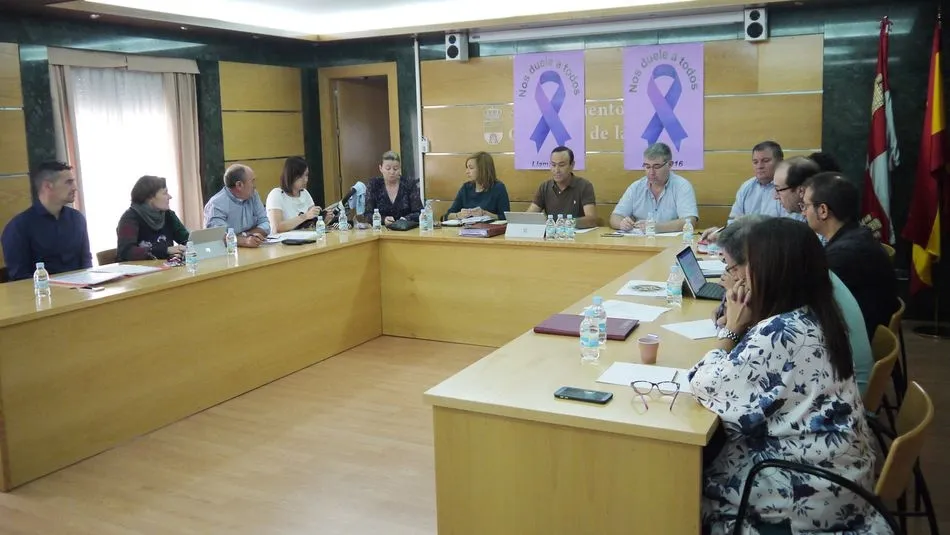 El pleno municipal celebrado esta mañana ha comenzado con un mensaje contra la violencia de género