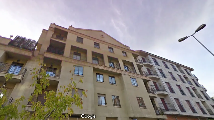 Bloques de viviendas cuyas numeraciones figuran en el anuncio