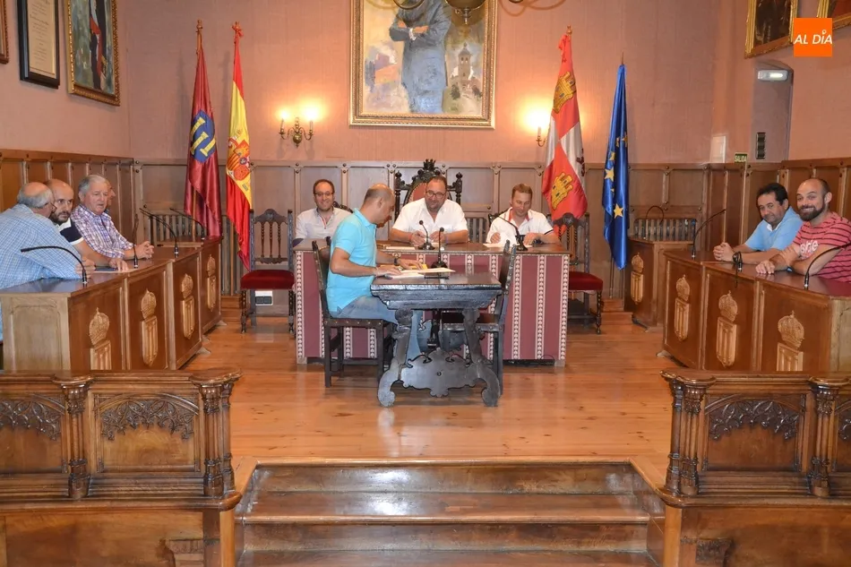 Los problemas con el ‘pedal’ de los nuevos contenedores salen a colación en la Asamblea de la...