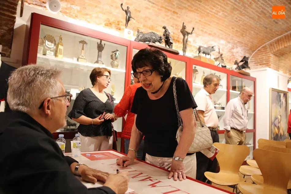 Foto 9 - To&ntilde;o Bl&aacute;zquez pone de largo El veneno del Toro y otras bajas pasiones. Memorias, su &uacute;ltima obra