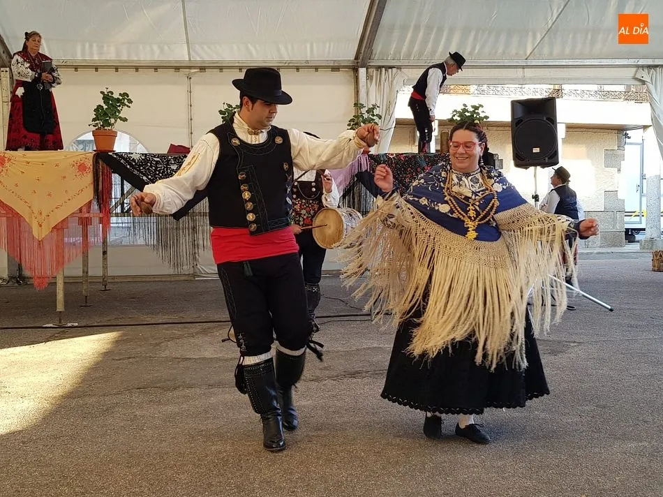 El festival folclórico inició las actividades de los festejos de San Miguel de Valero