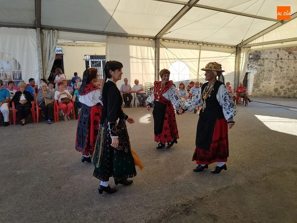 Foto 11 - San Miguel de Valero inicia sus festejos con un festival folcl&oacute;rico