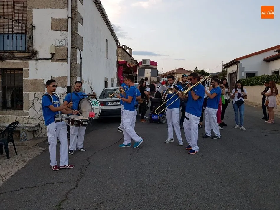 Foto 10 - San Miguel de Valero inicia sus festejos con un festival folcl&oacute;rico
