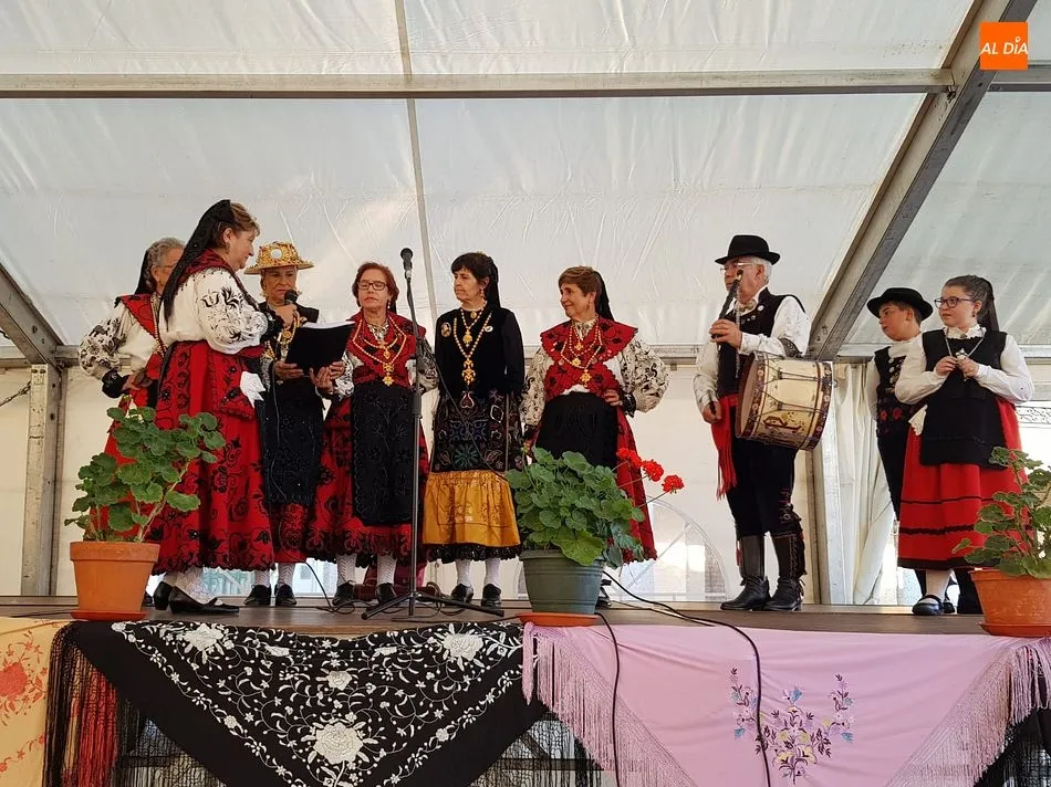 Foto 7 - San Miguel de Valero inicia sus festejos con un festival folcl&oacute;rico
