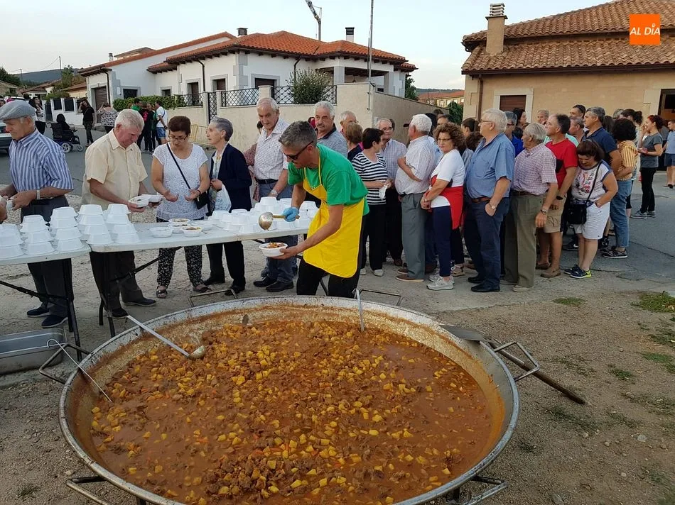 Foto 6 - San Miguel de Valero inicia sus festejos con un festival folcl&oacute;rico