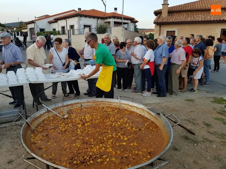 Foto 3 - San Miguel de Valero inicia sus festejos con un festival folcl&oacute;rico