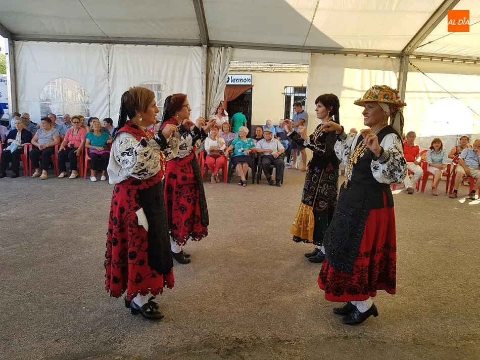 Foto 2 - San Miguel de Valero inicia sus festejos con un festival folcl&oacute;rico
