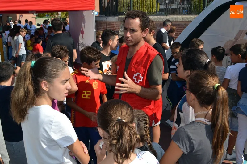 Foto 2 - Cruz Roja se une al D&iacute;a de los primeros auxilios con un taller pr&aacute;ctico y la presentaci&oacute;n de una ...