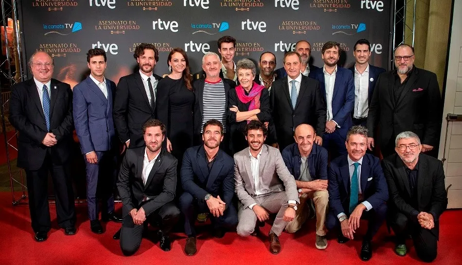 Equipo de la película junto a representantes de RTVE y la USAL
