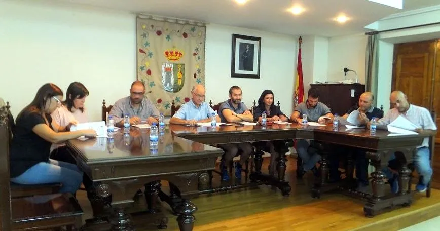 Foto 3 - Aprobaci&oacute;n inicial del presupuesto municipal para el ejercicio del 2018 que asciende a 1.469.414&euro;