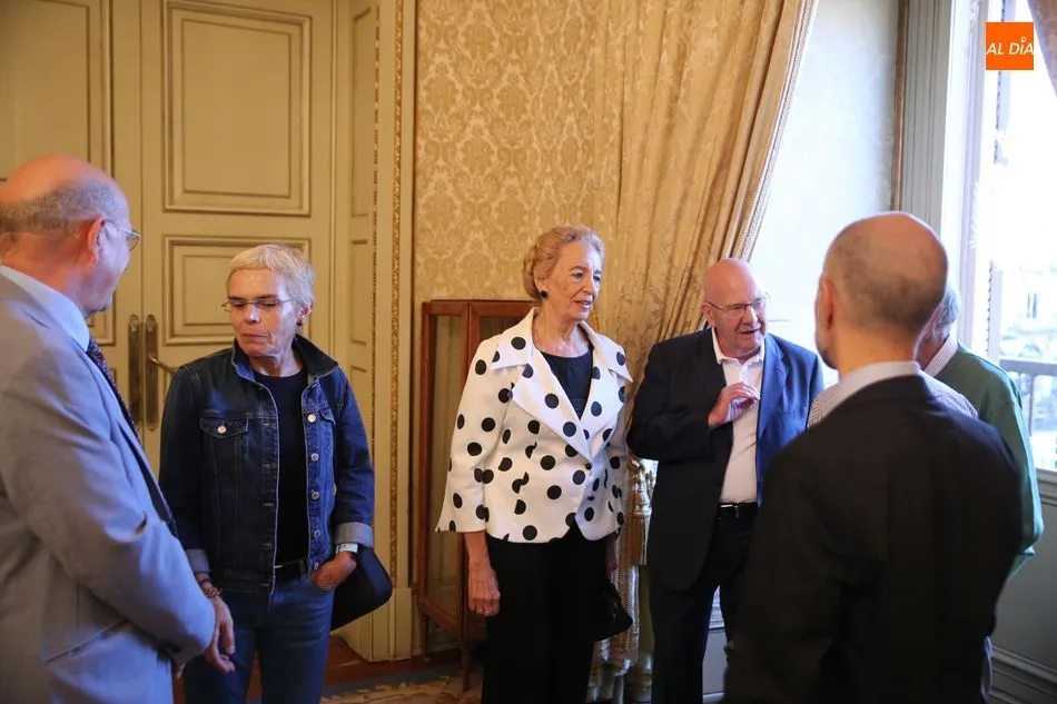 Foto 4 - La Asociaci&oacute;n de Enfermos de Alzheimer y la pintora Isabel Villar recibir&aacute;n las Medallas de Oro...