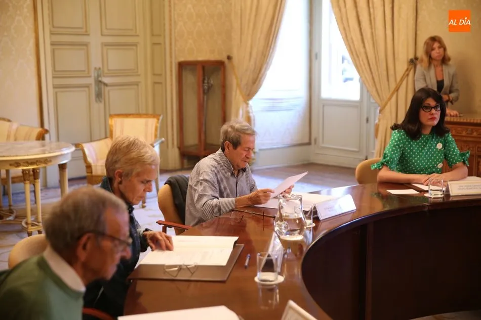 Foto 3 - La Asociaci&oacute;n de Enfermos de Alzheimer y la pintora Isabel Villar recibir&aacute;n las Medallas de Oro...