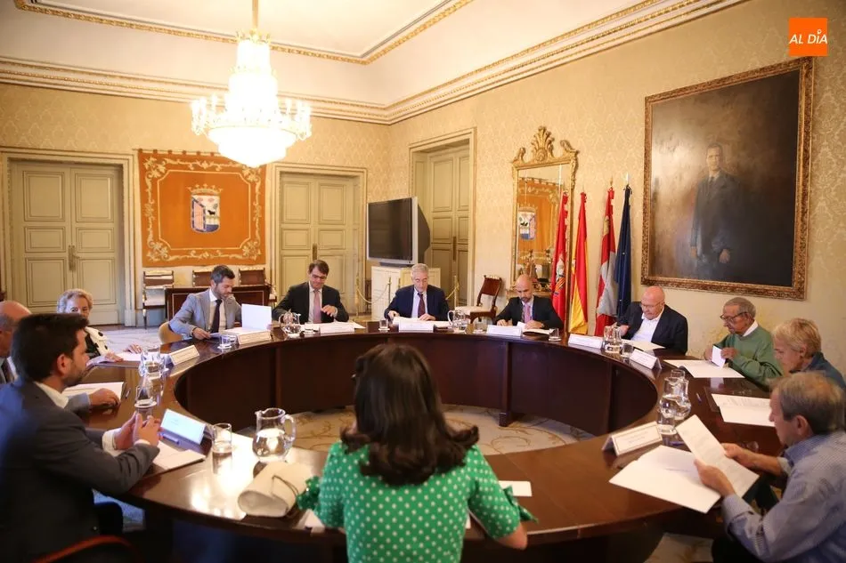 Foto 2 - La Asociaci&oacute;n de Enfermos de Alzheimer y la pintora Isabel Villar recibir&aacute;n las Medallas de Oro...