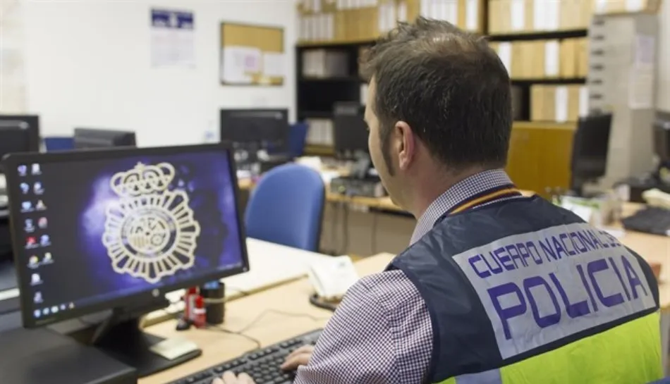 La Policía avisa que los timadores pueden engañar facilitando todo tipo de datos de filiación, del negocio, incluso el número del contrato de suministro