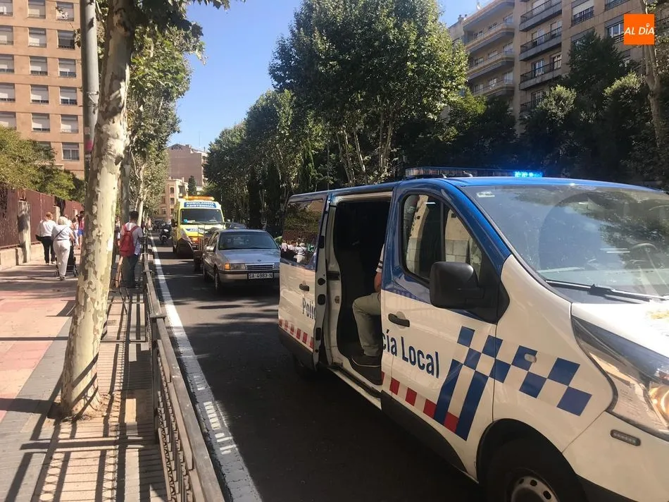 Foto 3 - Un ciclista sufre lesiones al chocar con un remolque en el paseo de Carmelitas