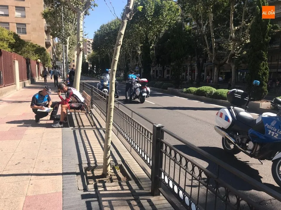 Foto 2 - Un ciclista sufre lesiones al chocar con un remolque en el paseo de Carmelitas