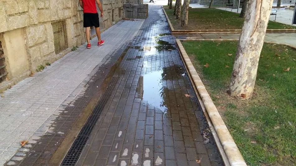 Foto 7 - El PSOE califica de &ldquo;chapuza&rdquo; las obras en las plazas interiores del barrio de San Jos&eacute;