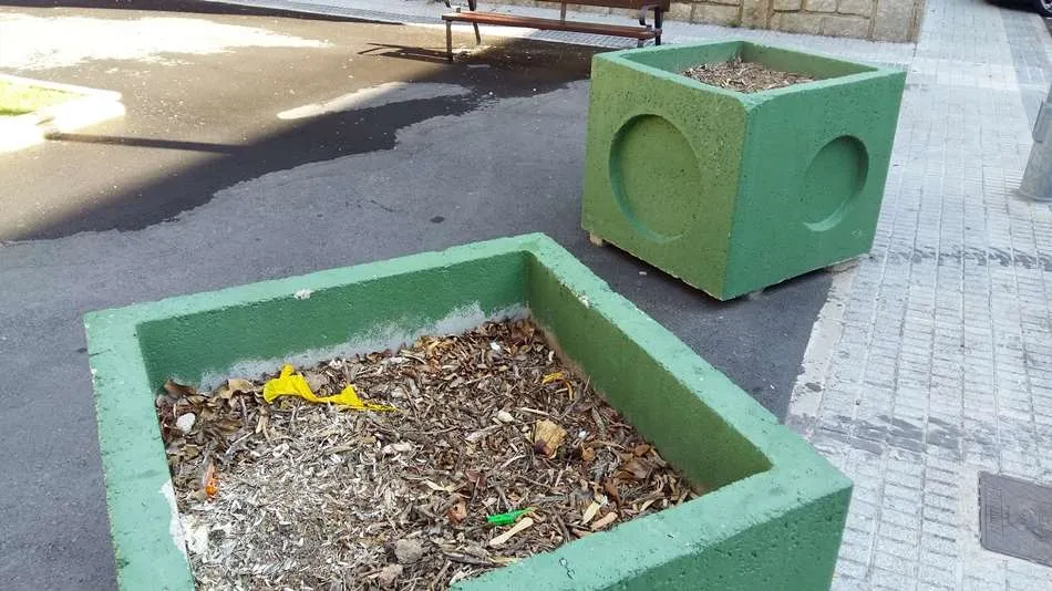 Foto 4 - El PSOE califica de &ldquo;chapuza&rdquo; las obras en las plazas interiores del barrio de San Jos&eacute;