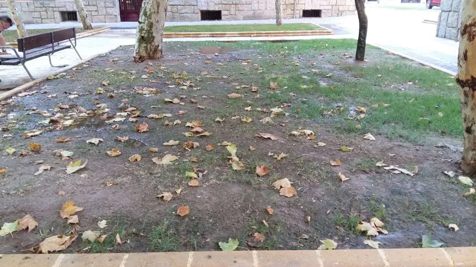 Foto 2 - El PSOE califica de &ldquo;chapuza&rdquo; las obras en las plazas interiores del barrio de San Jos&eacute;