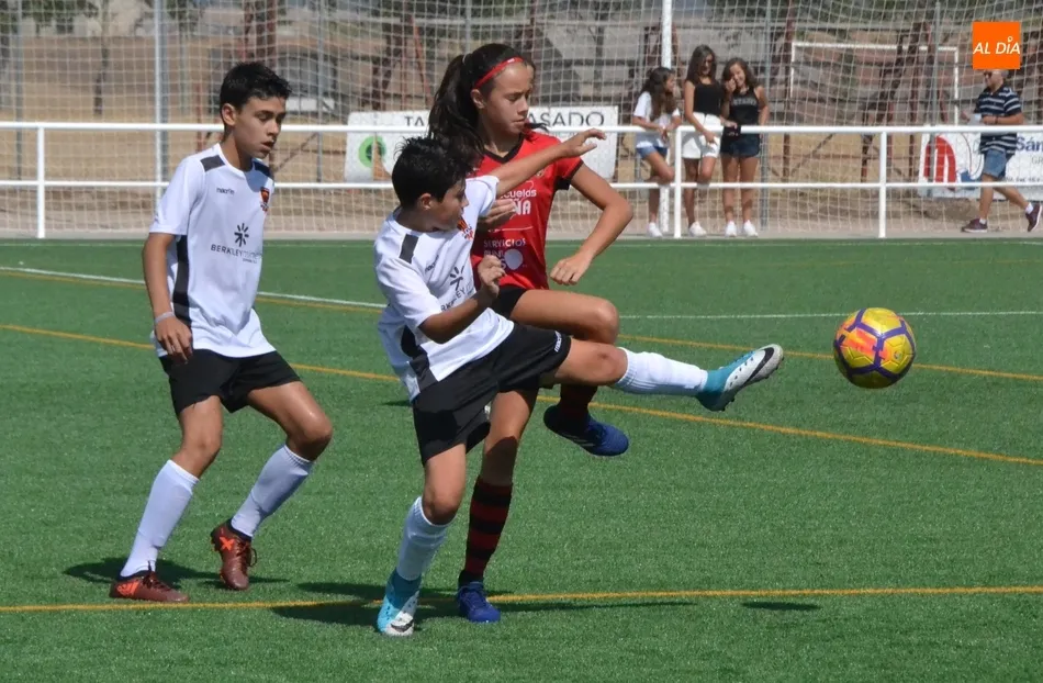 Foto 2 - Los 7 equipos de cantera del Ciudad Rodrigo CF debutan este fin de semana  