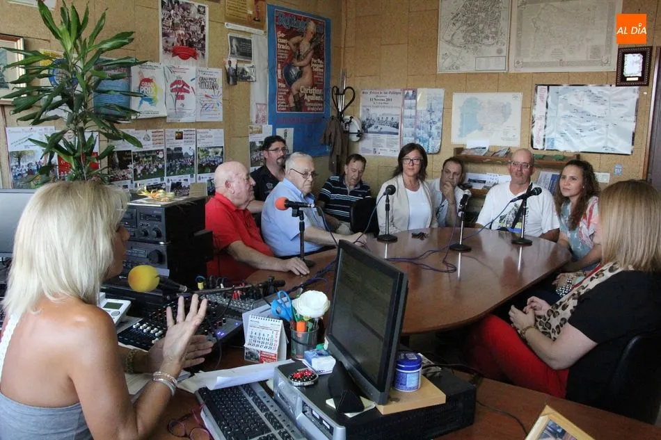 Foto 3 - La emisora municipal de Vitigudino presenta la programaci&oacute;n de la nueva temporada  