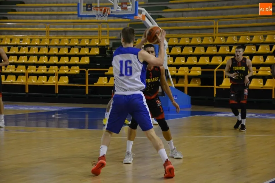 Foto 11 - La Antigua Tormes cierra la pretemporada con triunfo en W&uuml;rzburg frente al Zamora (67-62)