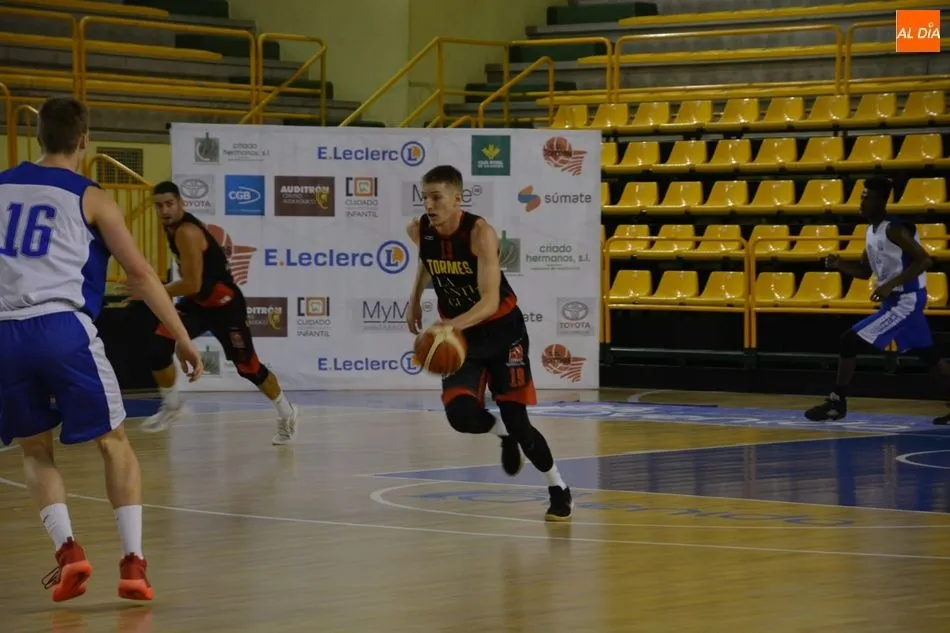 Foto 10 - La Antigua Tormes cierra la pretemporada con triunfo en W&uuml;rzburg frente al Zamora (67-62)