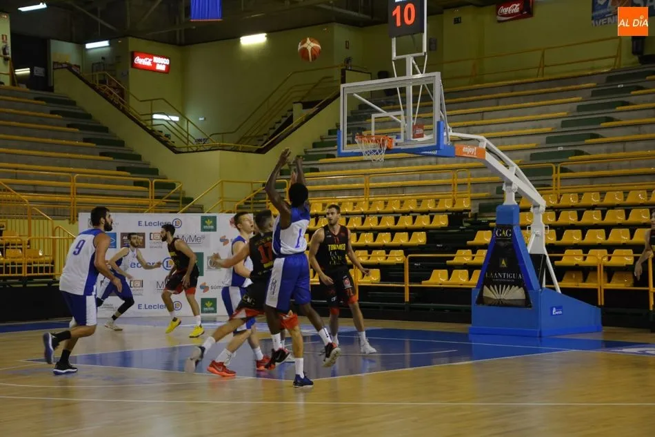 Foto 3 - La Antigua Tormes cierra la pretemporada con triunfo en W&uuml;rzburg frente al Zamora (67-62)