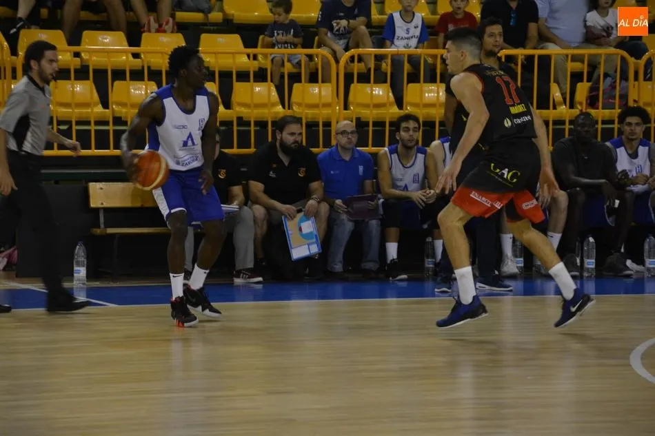 Foto 2 - La Antigua Tormes cierra la pretemporada con triunfo en W&uuml;rzburg frente al Zamora (67-62)