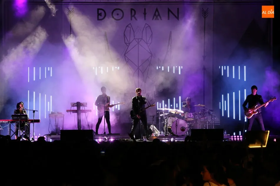 Foto 7 - Dorian encandila con su estilo personal a Salamanca en un ambiente muy universitario