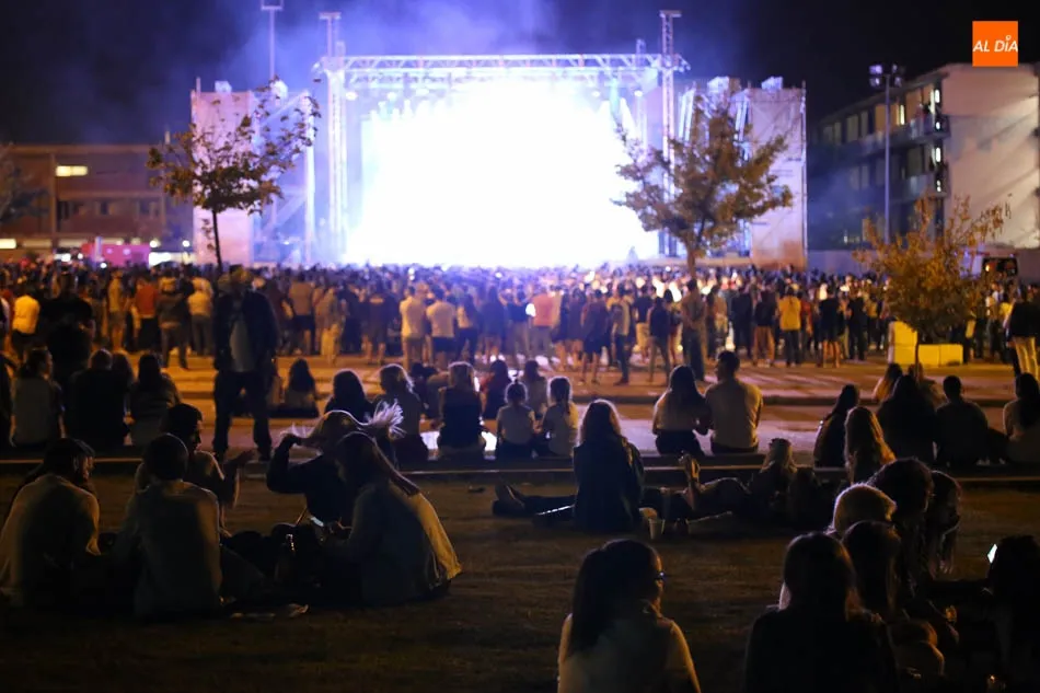 Foto 6 - Dorian encandila con su estilo personal a Salamanca en un ambiente muy universitario