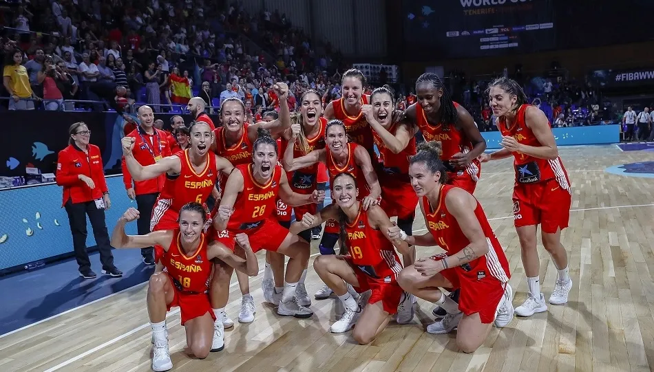 Las jugadoras de la selección celebran el triunfo frente a Canadá. Foto: FEB