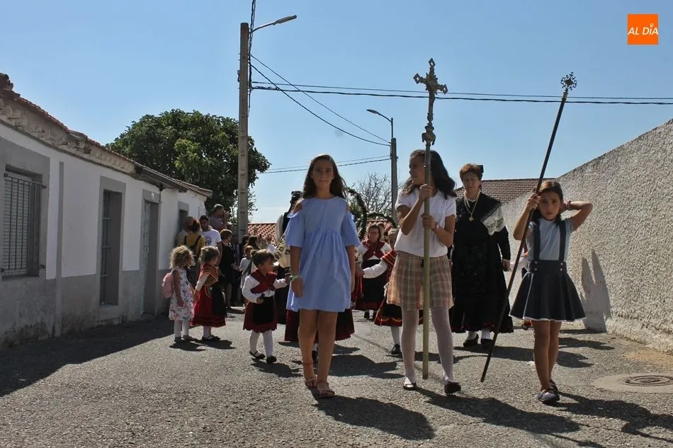 Foto 10 - Bailes en honor a San Miguel Arc&aacute;ngel en una concurrida jornada festiva en Juzbado