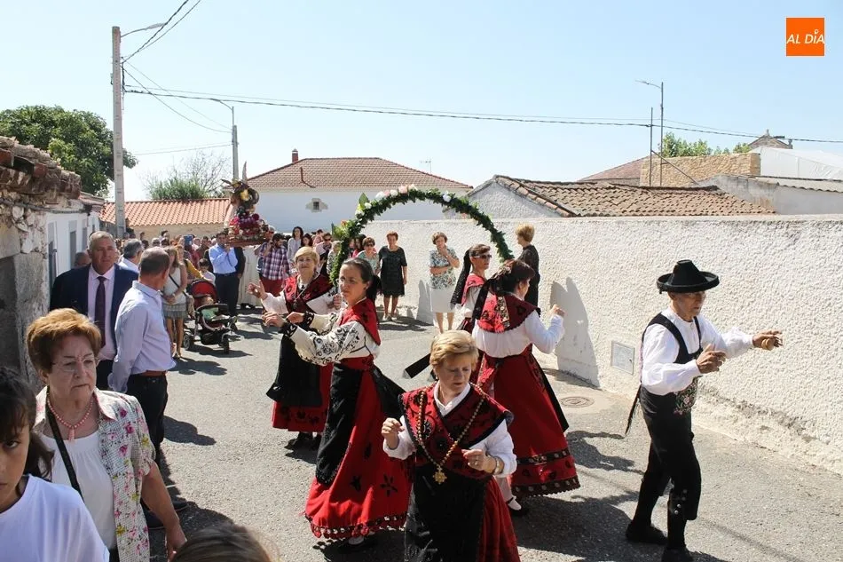 Foto 7 - Bailes en honor a San Miguel Arc&aacute;ngel en una concurrida jornada festiva en Juzbado