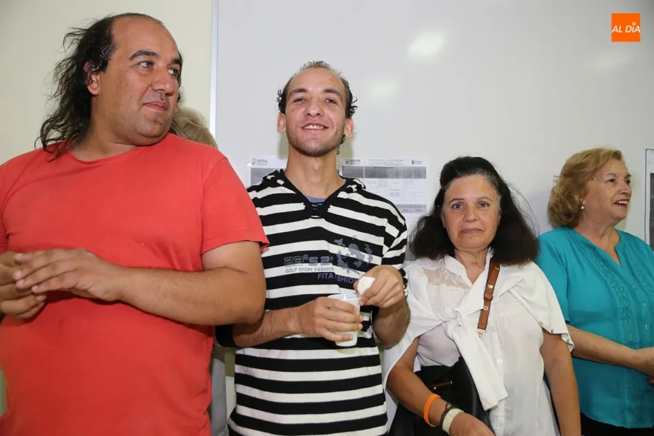 Foto 3 - La asociaci&oacute;n Avesal re&uacute;ne a socios y amigos para brindar por las fiestas vecinales