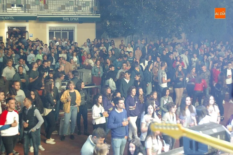 Foto 8 - Fant&aacute;stica velada de apertura de las fiestas de Alba de Yeltes  