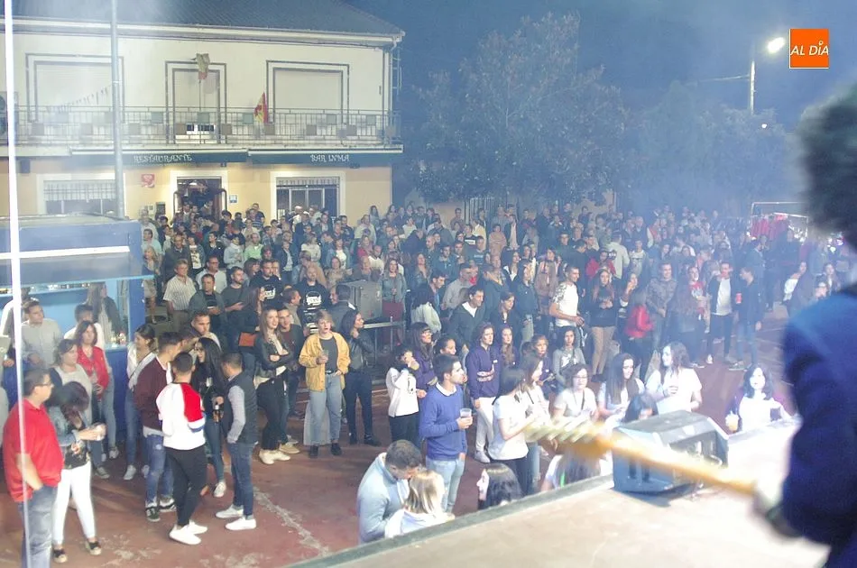 Foto 7 - Fant&aacute;stica velada de apertura de las fiestas de Alba de Yeltes  
